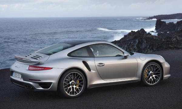 2014-Porsche-911-Turbo-S-rear-3-4