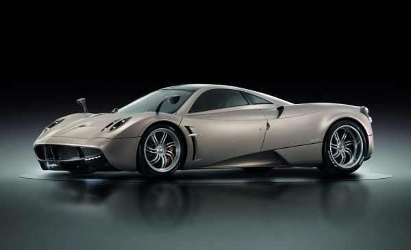 102013-Pagani-Huayra-in-studio