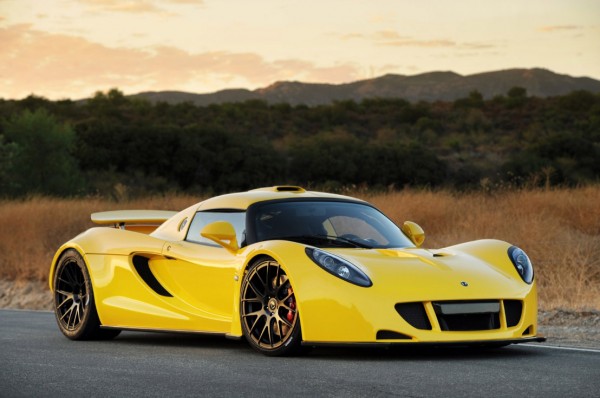 2Hennessey-Venom-GT-front-side-view-in-yellow